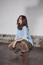 Load image into Gallery viewer, Maxi Split SS Logo Sweat Pale Blue
