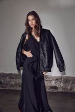Hlaða mynd inn í gallerískoðara, Satari Lace Gather Dress Black
