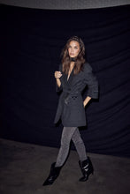 Hlaða mynd inn í gallerískoðara, Smokey Check Oversize Belt Blazer Antracit
