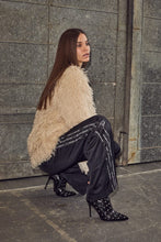 Hlaða mynd inn í gallerískoðara, Tibet Fur Jacket Off White
