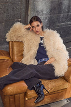 Hlaða mynd inn í gallerískoðara, Tibet Fur Jacket Off White
