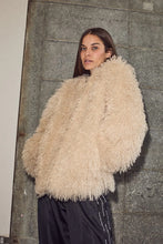 Hlaða mynd inn í gallerískoðara, Tibet Fur Jacket Off White
