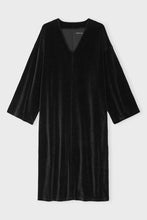 Load image into Gallery viewer, Helia dress velvet - Black
