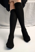 Load image into Gallery viewer, Knee Rib Socks Black
