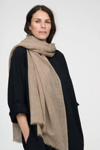Hlaða mynd inn í gallerískoðara, Laya Scarf Beige Wool
