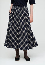 Load image into Gallery viewer, Pin Skirt Check Dark Navy
