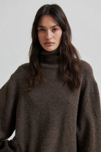 Hlaða mynd inn í gallerískoðara, Alpha Knit T Neck Brown Melange
