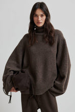 Hlaða mynd inn í gallerískoðara, Alpha Knit T Neck Brown Melange
