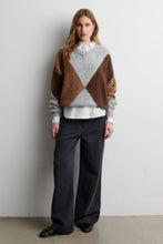 Hlaða mynd inn í gallerískoðara, Forca Knit V Neck
