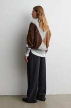 Hlaða mynd inn í gallerískoðara, Forca Knit V Neck
