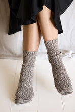 Hlaða mynd inn í gallerískoðara, Twist Socks Ruby Khaki Ecru
